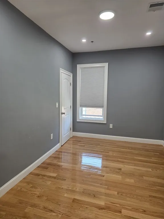 339 Cambridge St, East Cambridge