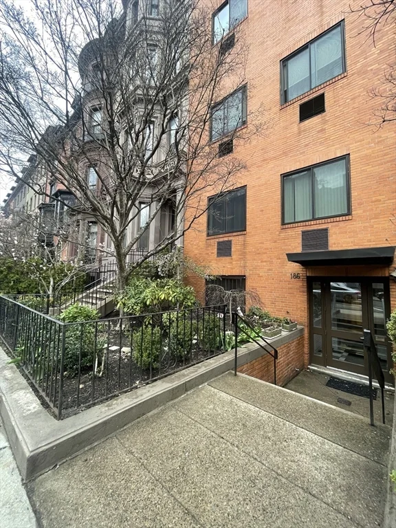 186 Beacon St, Back Bay