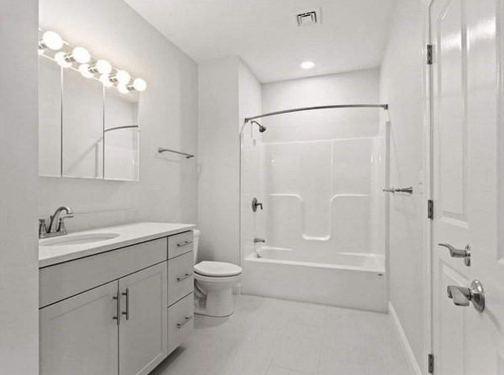 320 Middlesex Ave, Medford