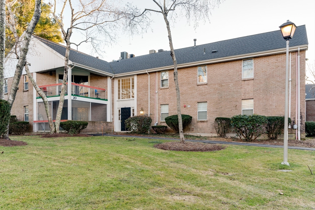 20 Brian Dr, Stoughton