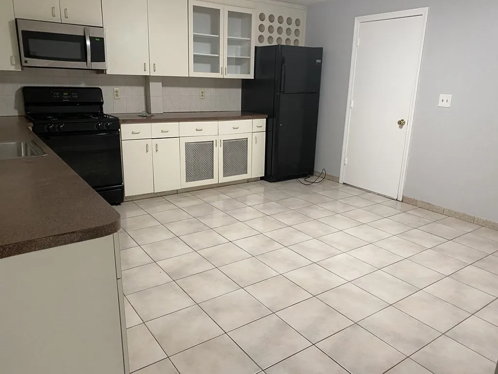 18 Walnut Rd, Winter Hill