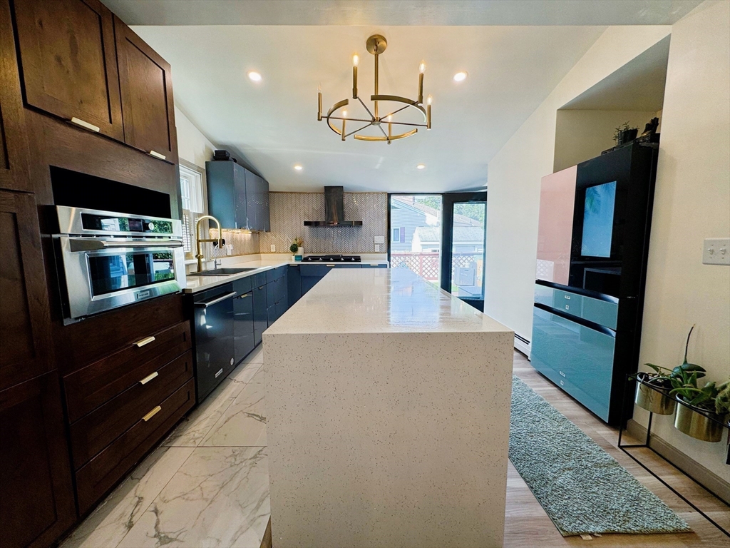 8 Greenhalge St, Medford