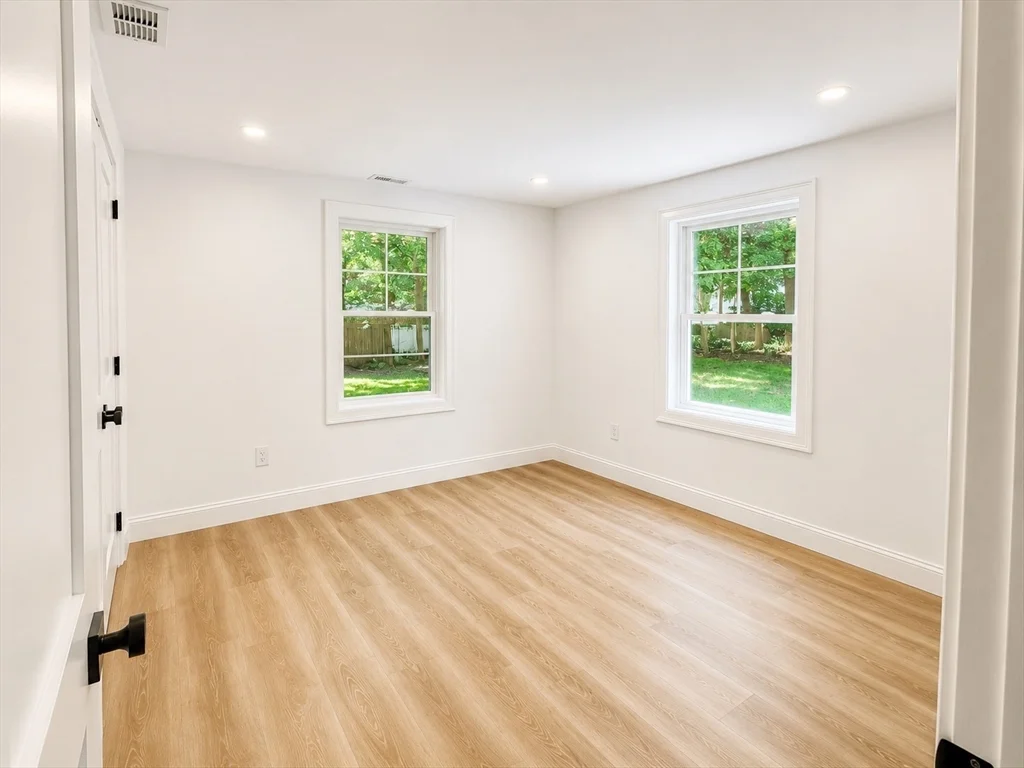 373 Eliot St, Ashland