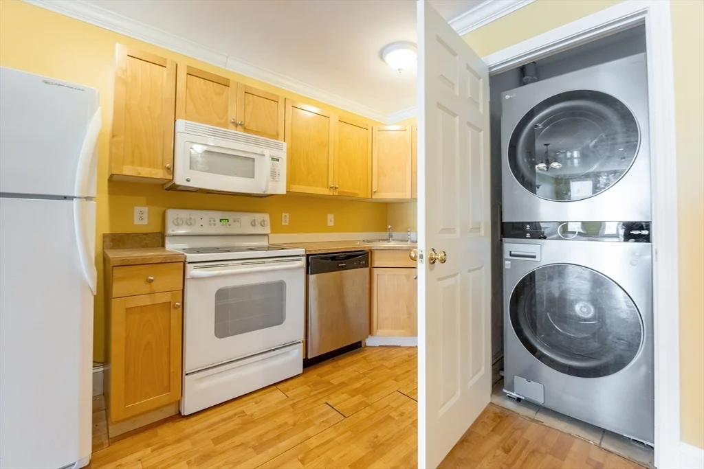 426 Mount Hope St, North Attleboro