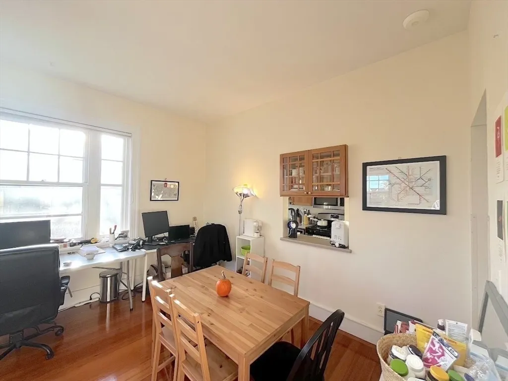 371 Harvard St, Mid-Cambridge