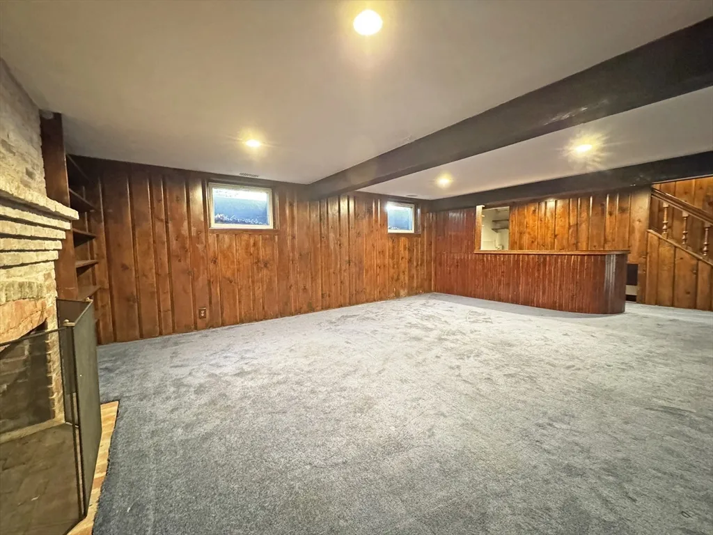 280 Quinobequin Rd, Waban