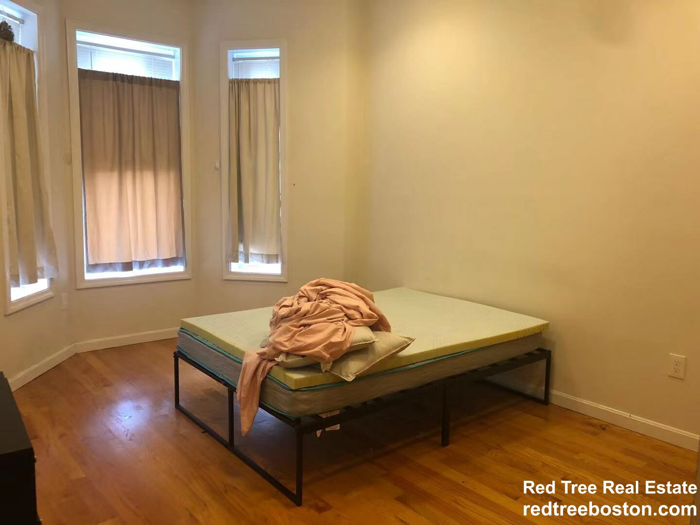 10 Moreland St, Roxbury