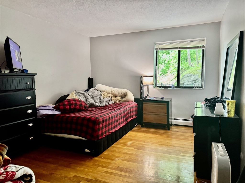 10 Linda Ln, Dorchester