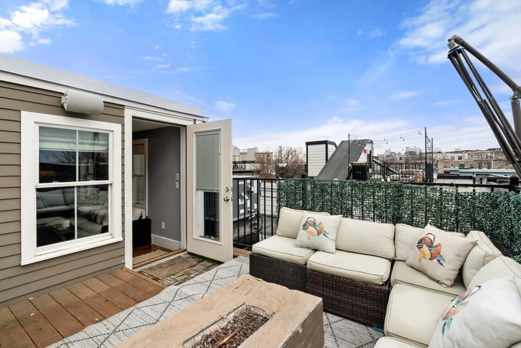 12 Mohawk St, South Boston