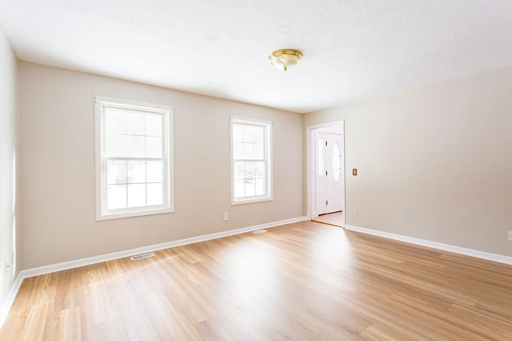 270 New Braintree Rd, West Brookfield