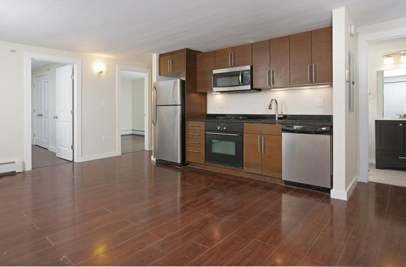 4 bed, 2 bath apartment for rent at 14 East Springfield St Unit 4, South End — photo 2 of 5