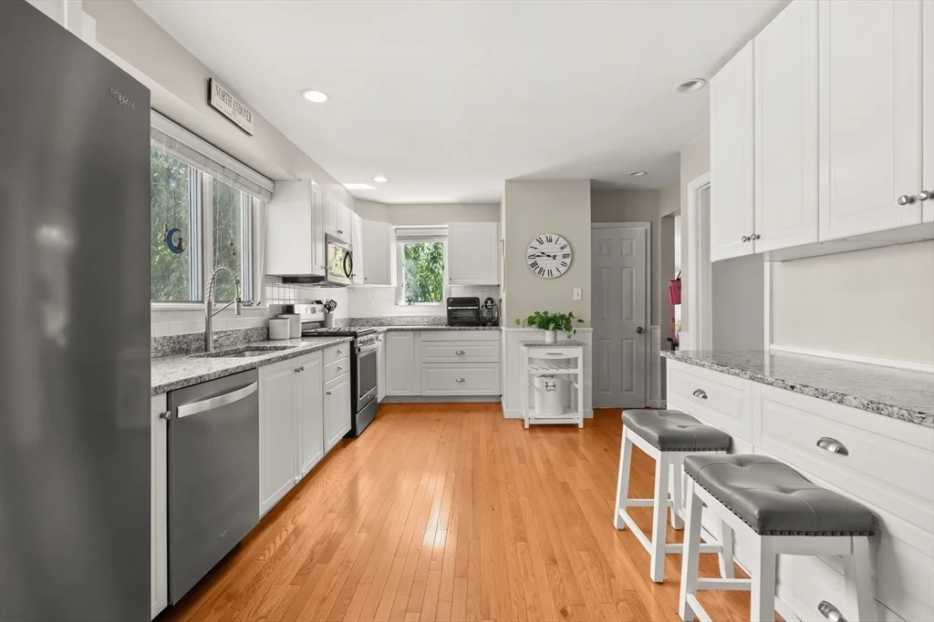 196 Waverley Rd, North Andover