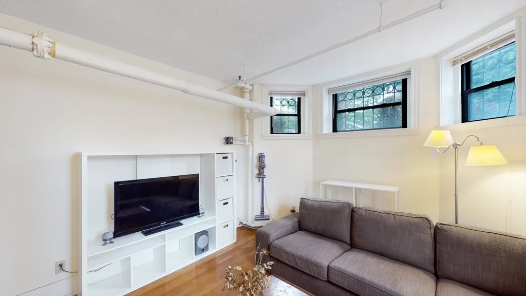 137 Peterborough St, Fenway