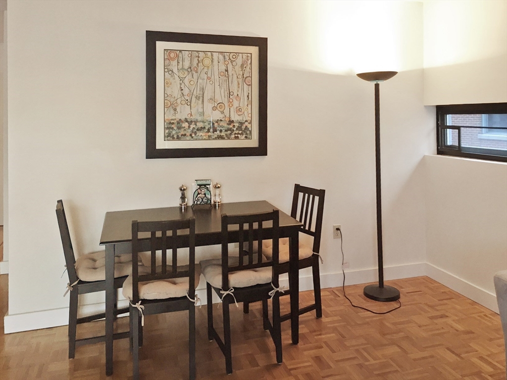 566 Commonwealth Ave, Fenway