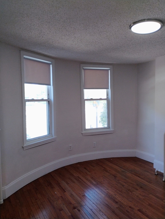 182 Walnut Ave, Roxbury