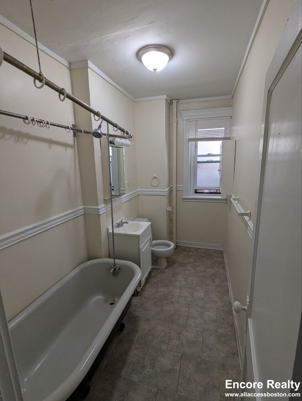 364 Riverway, Mission Hill