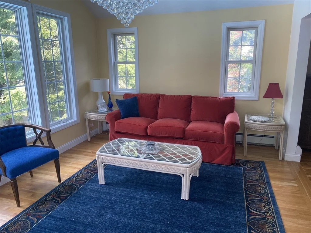 97 Walnut St, Natick