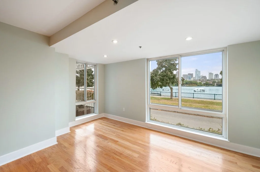 75-83 Cambridge Pkwa, Cambridgeport