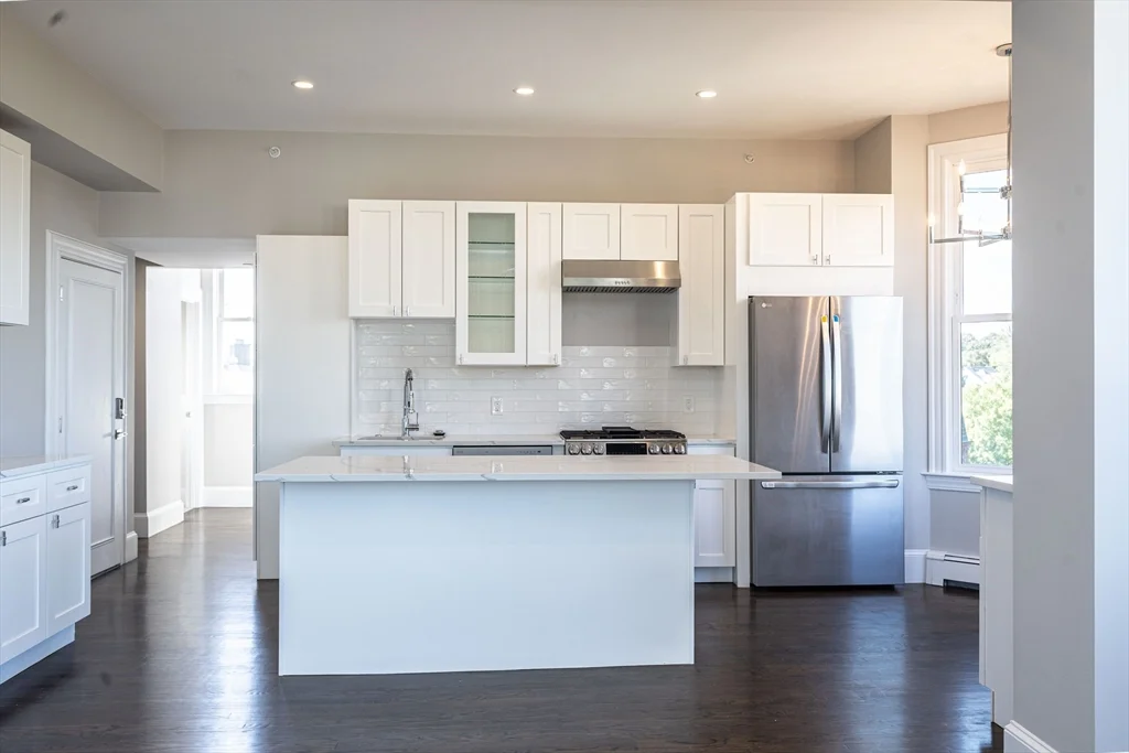 85 Regent St, Roxbury