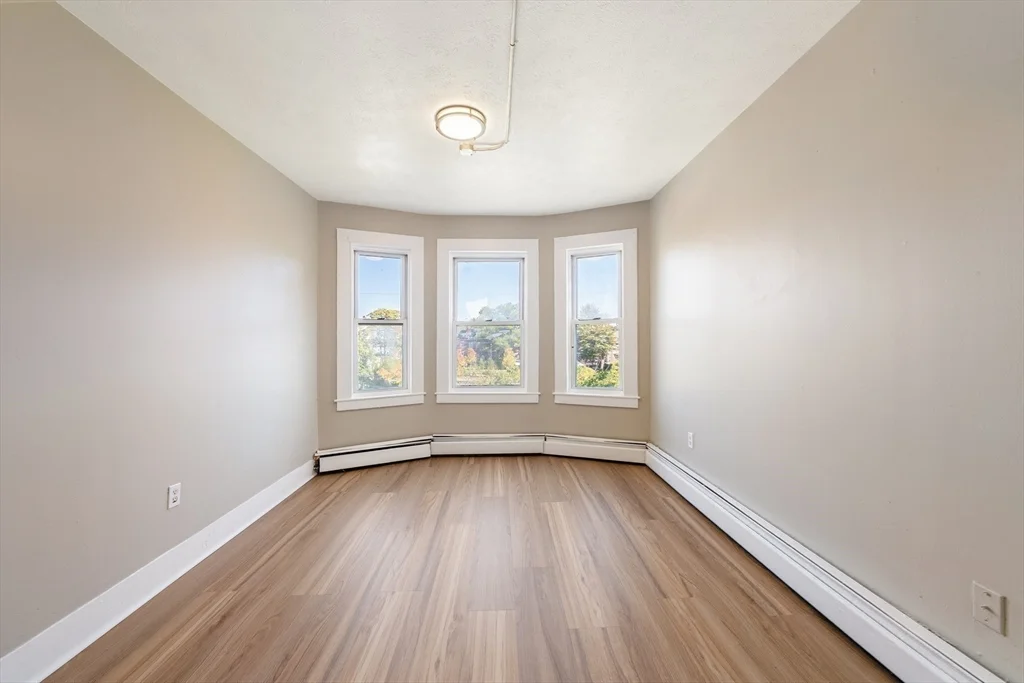 50 Common St, North Lawrence