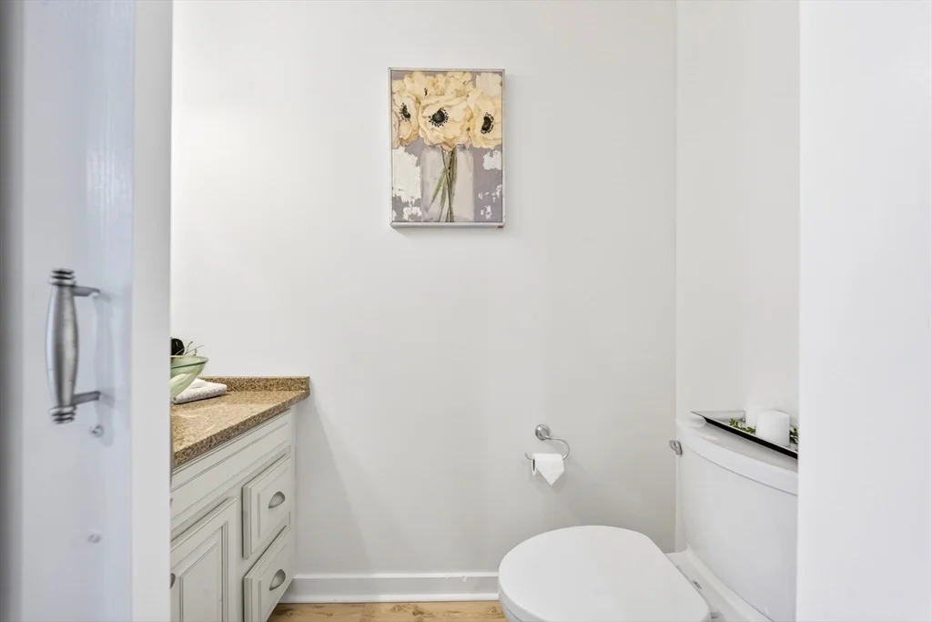 82 Camelot Dr, Worcester