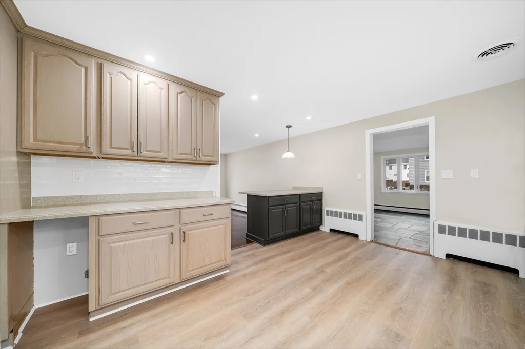 35 Peters St, North Andover