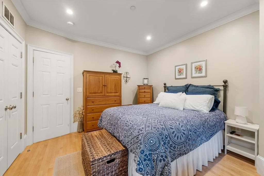 349 Marlborough St, Back Bay