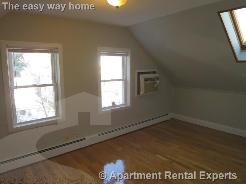 38 Sterling St, Tufts