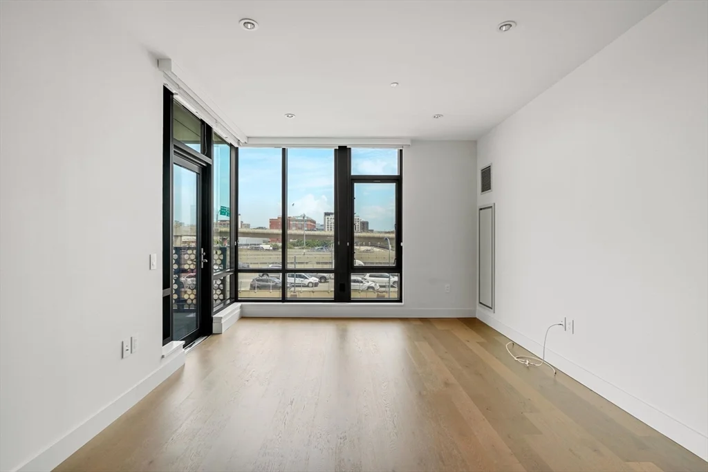 40 Traveler St, South End