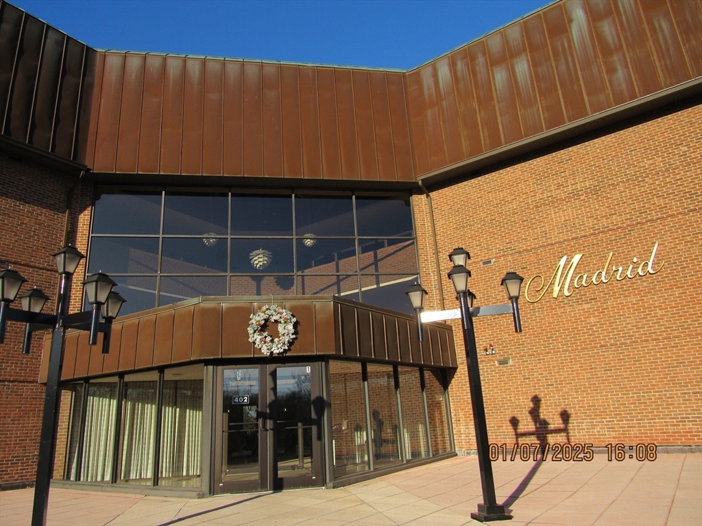 402 Paradise Rd, Swampscott