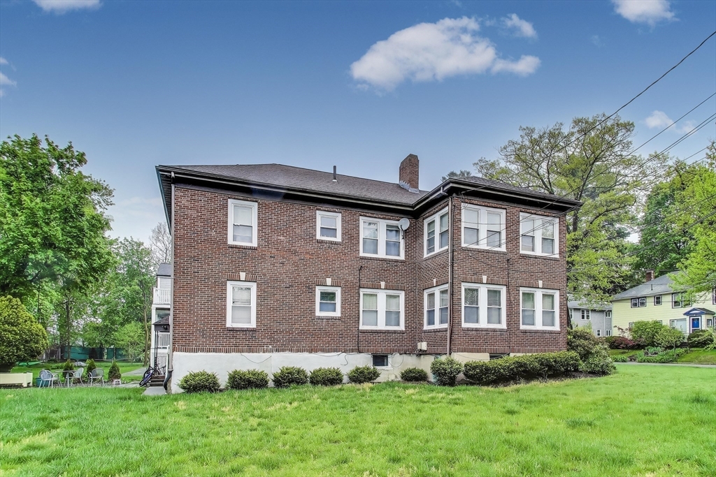 129 Oxford Rd, Newton Center