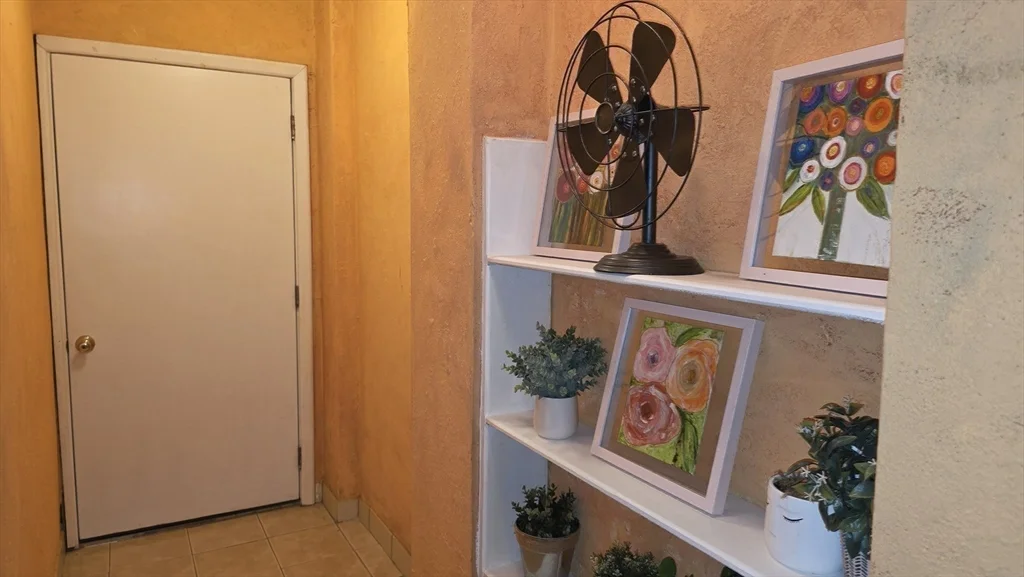 85 Burlingame, Charlton