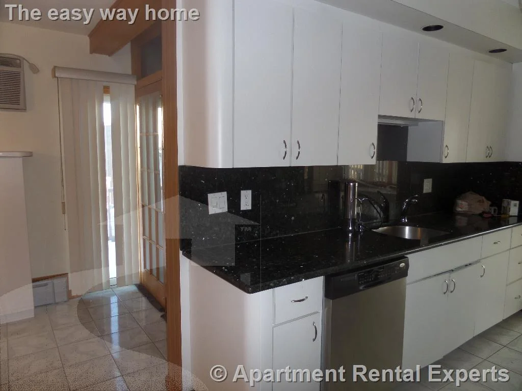 10 Windsor Rd, Tufts