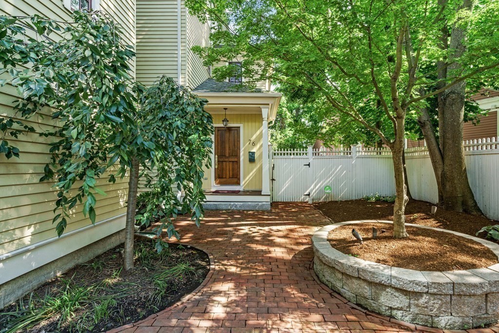76 Putnam Ave, Cambridge