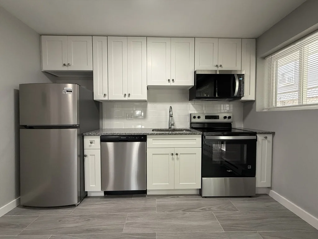 565 Hyde Park Ave, Roslindale