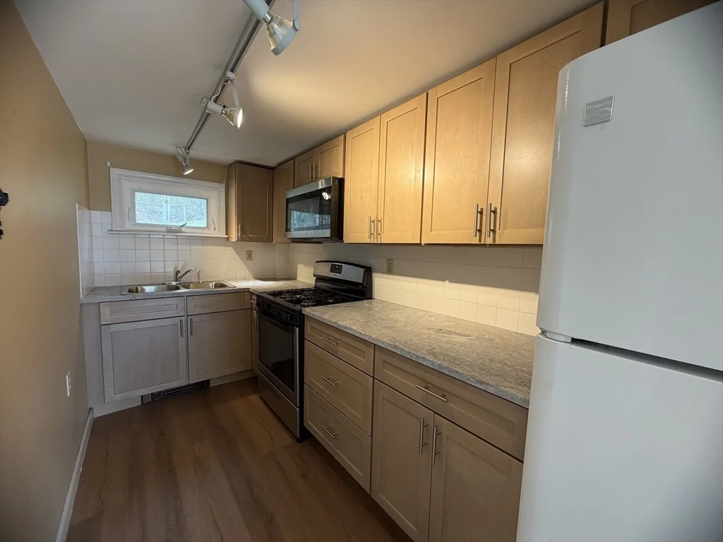 79 N Main St, North Bellingham