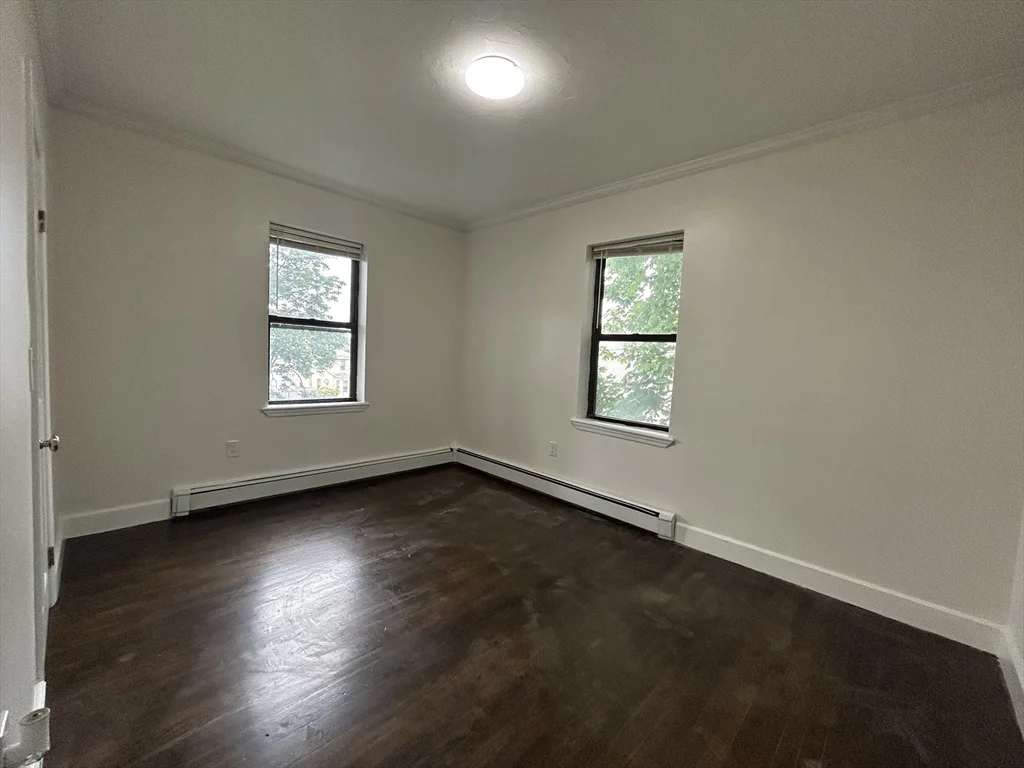 435 Walnut Ave, Roxbury