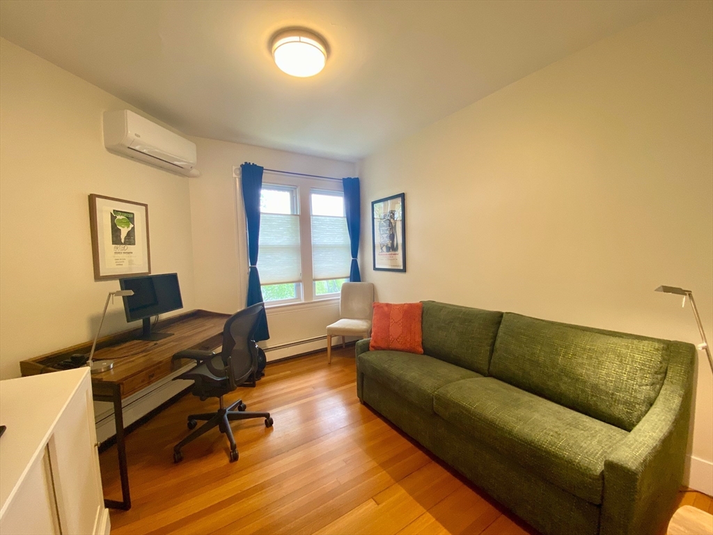 90 Robbins Rd, Arlington Heights