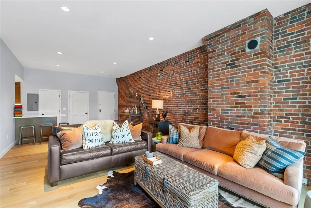 28-32 Atlantic Ave, Waterfront