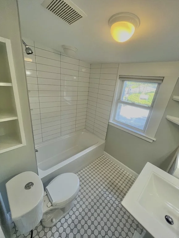 488 Washington St, Winchester