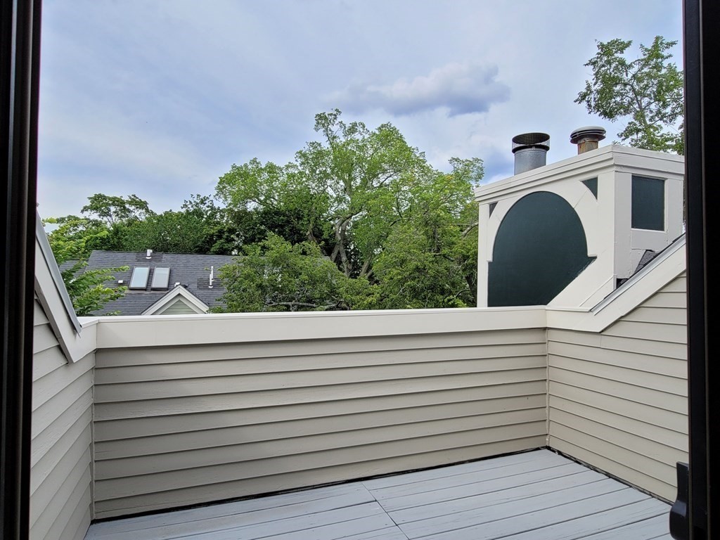 15 Roberts Rd, Harvard Square