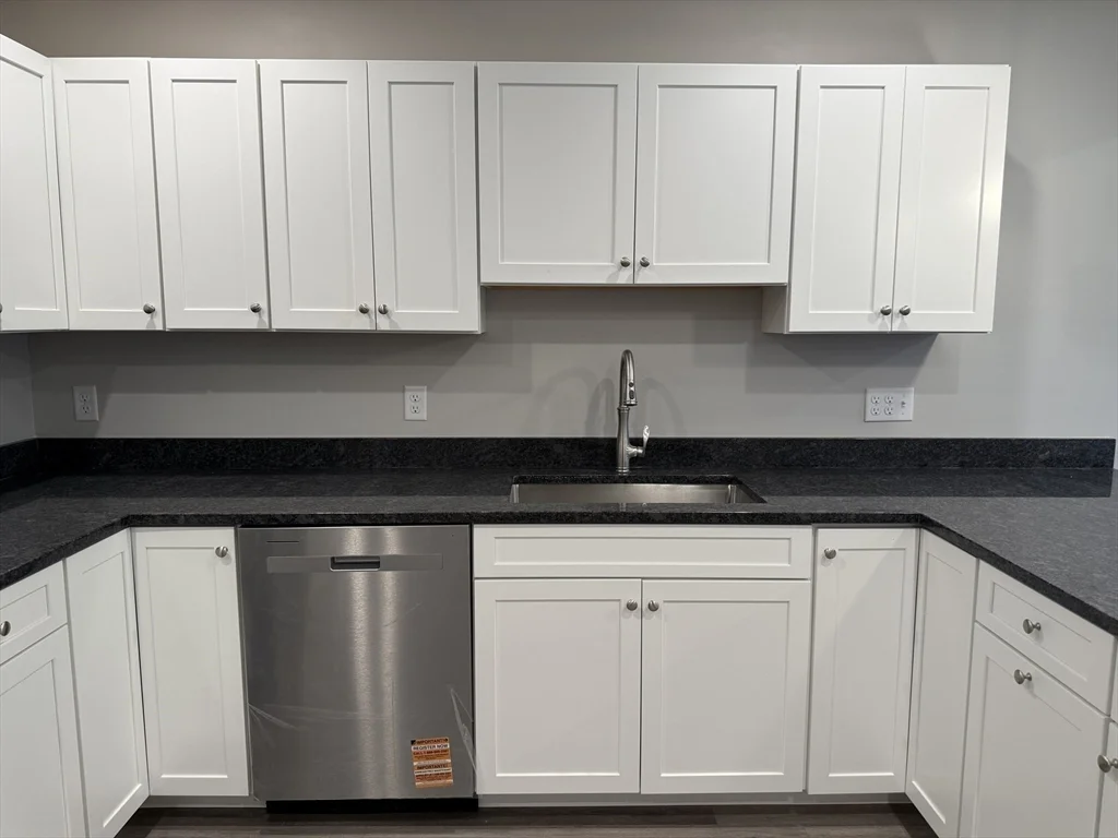 251 Sladen St, Dracut