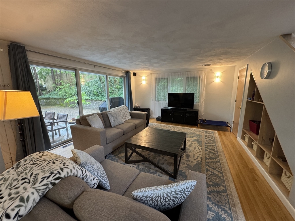 45 Dexter Rd, Newtonville