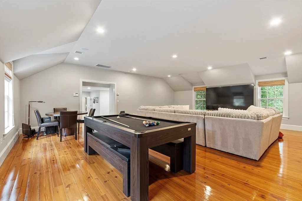 251A Old Billerica Rd, Bedford