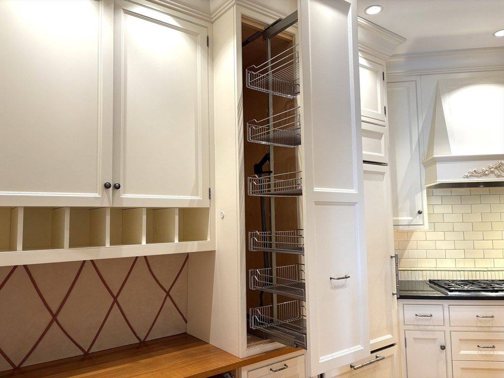 290 Commonwealth Ave, Back Bay