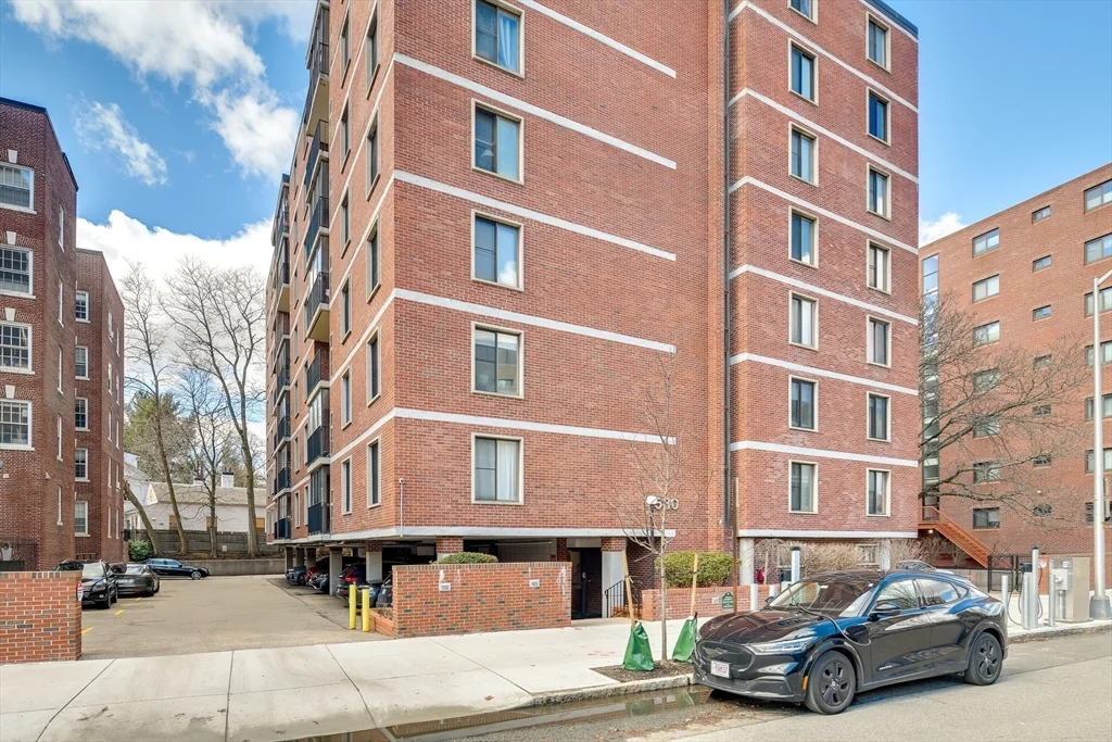 1580 Massachusetts Ave, Neighborhood Nine