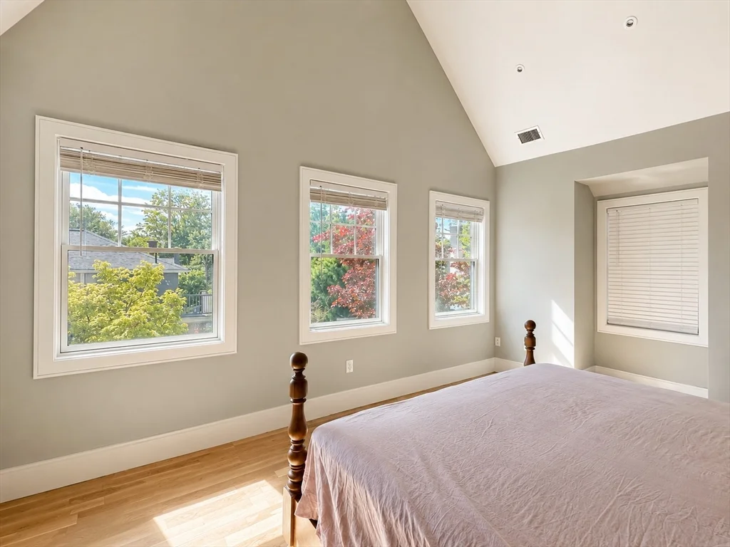 2 Summit Rd, Wellesley