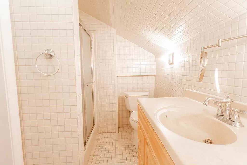 35 Fort Ave, Roxbury