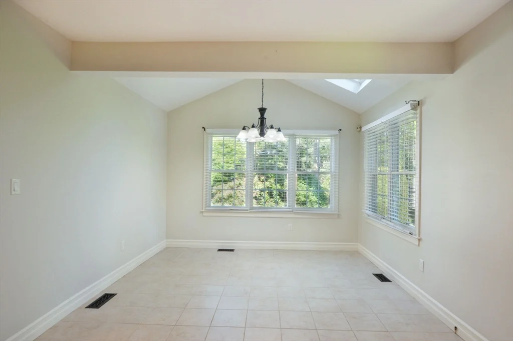 66 Tucker Ln, Dartmouth