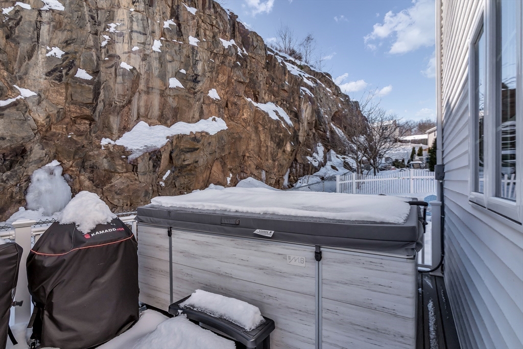 6 Gedney Dr, Peabody